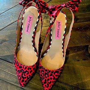 Red/Black Slingback Heel w/ Bow